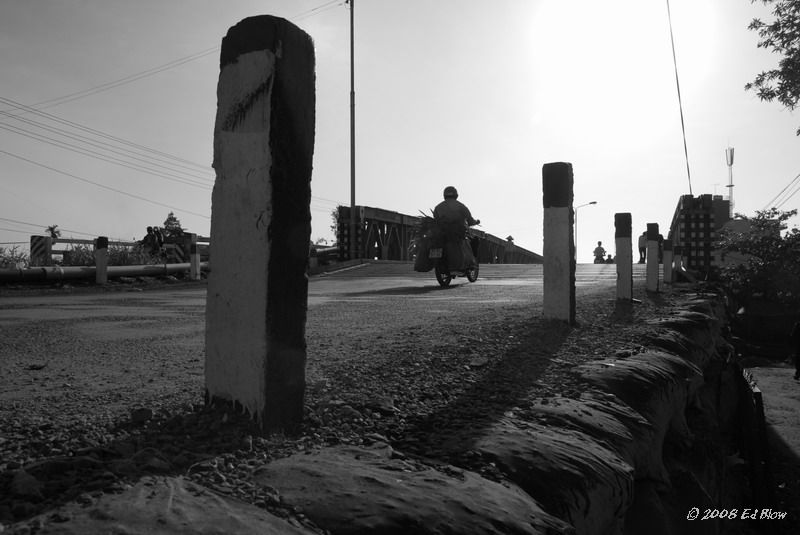 Bridge over Canal.jpg